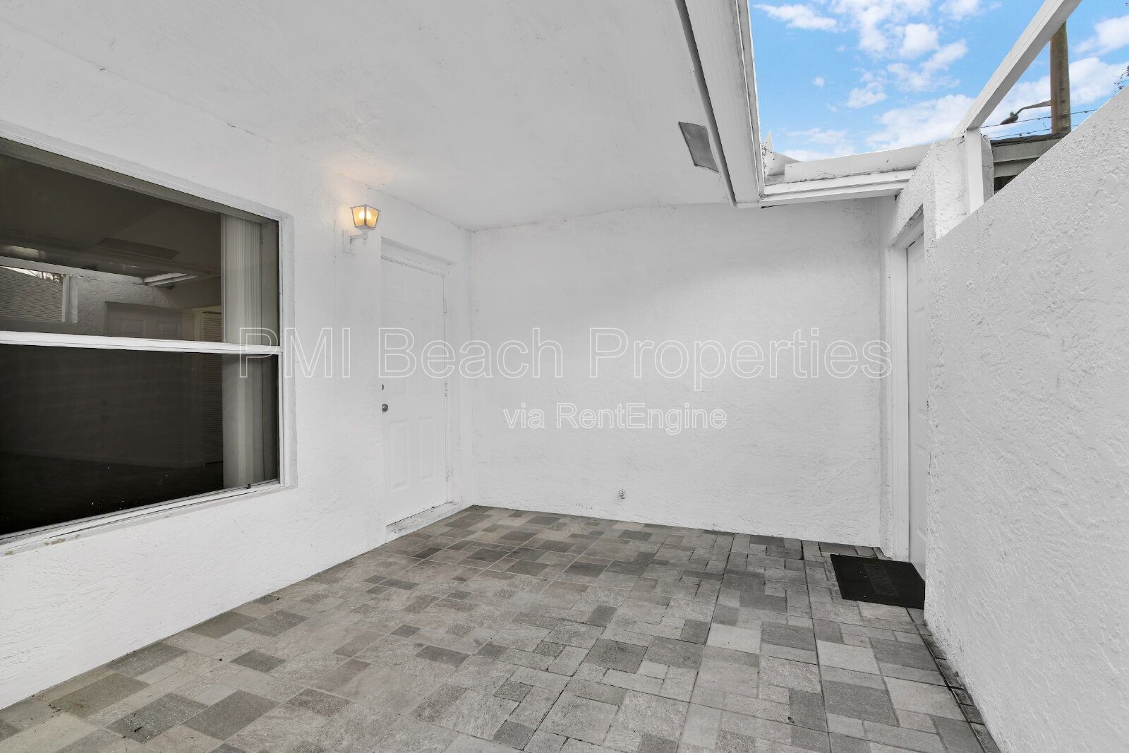 Spacious 4 Bed/ 2bathroom Townhouse in Wellington! property image