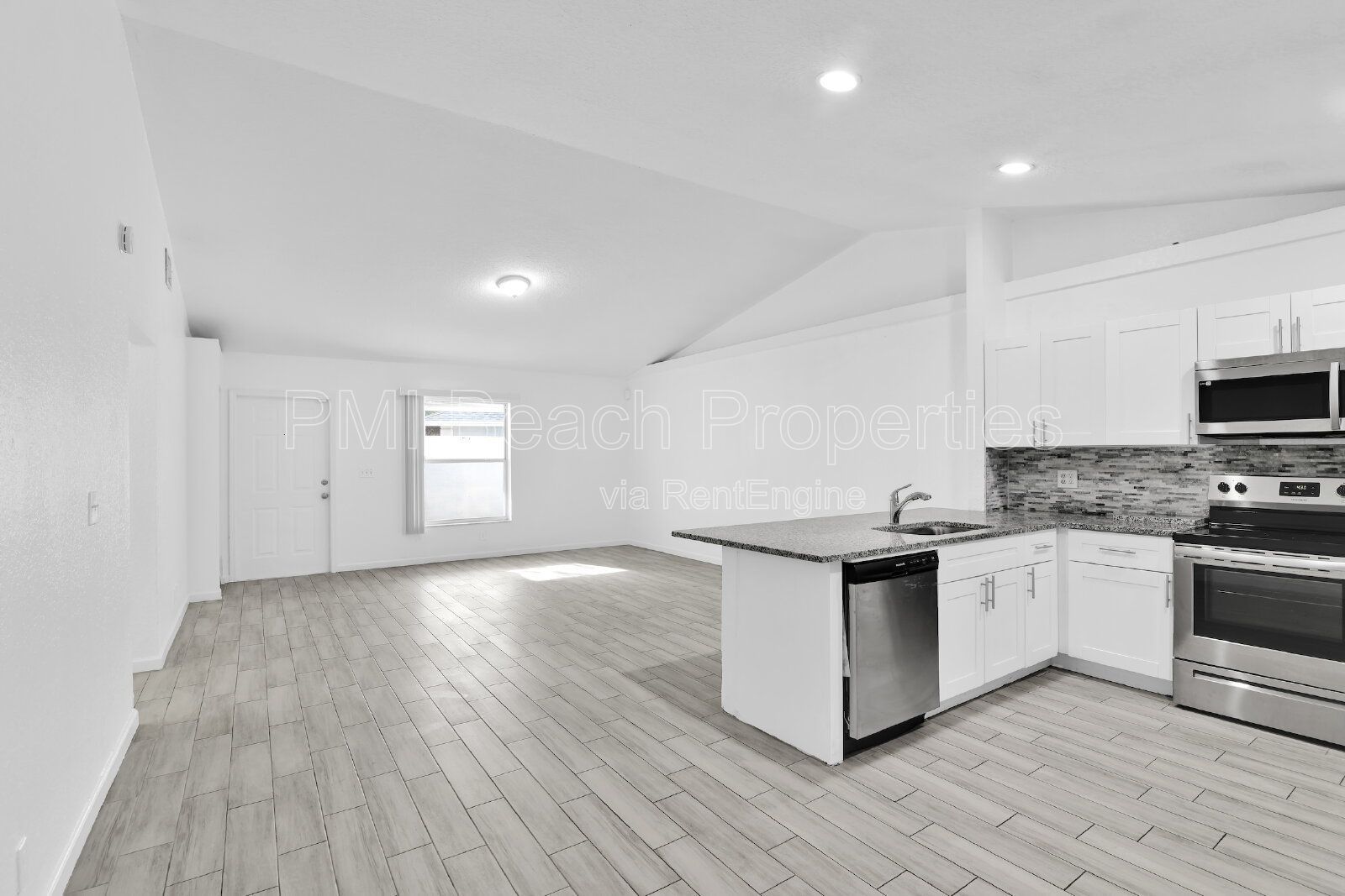 Spacious 4 Bedroom Townhouse in Wellington! property image
