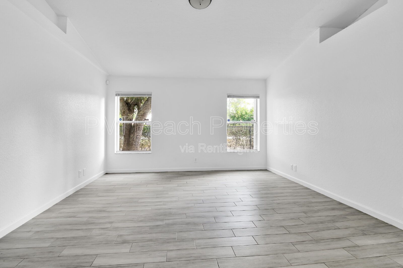 Spacious 4 Bedroom Townhouse in Wellington! property image