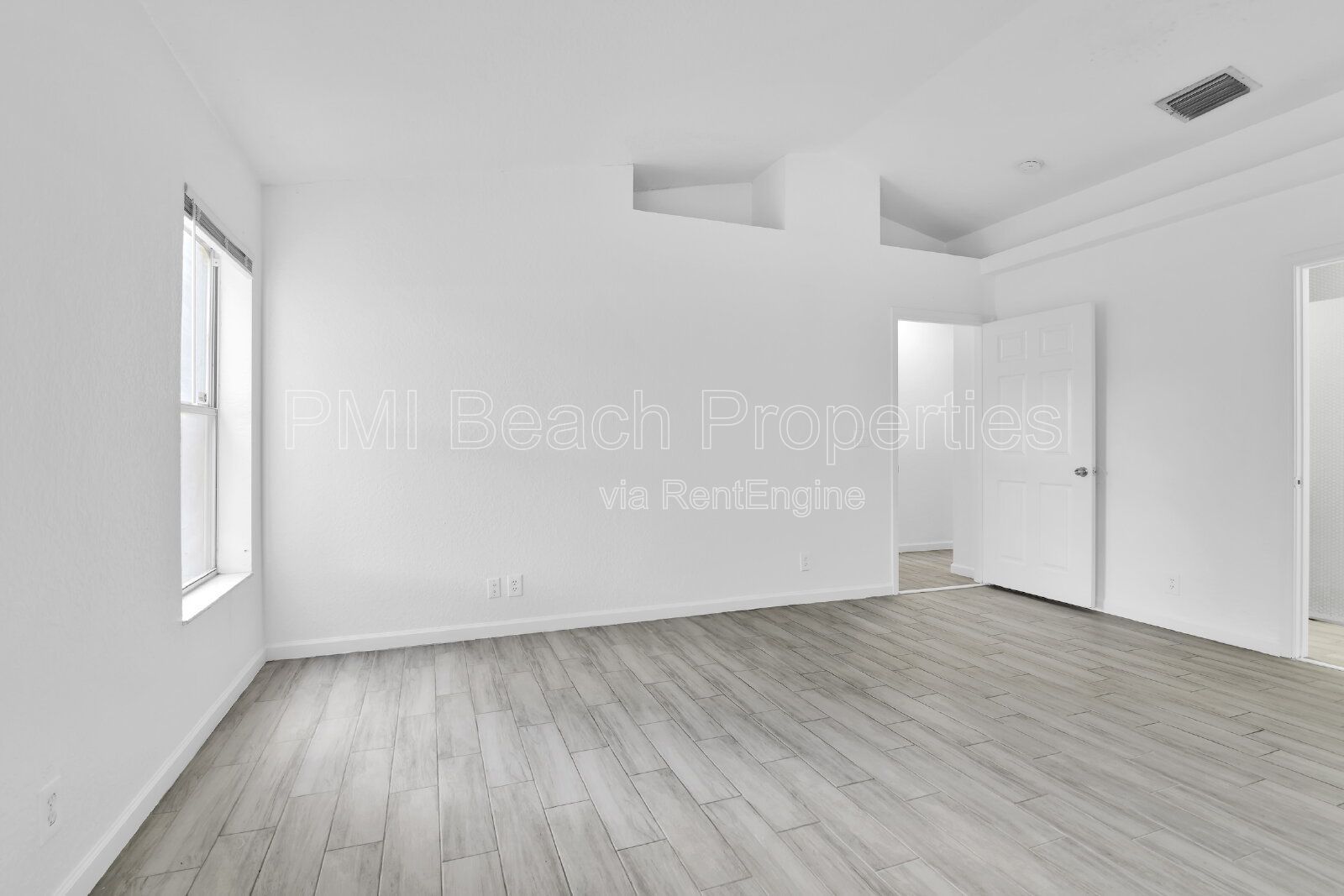 Spacious 4 Bedroom Townhouse in Wellington! property image