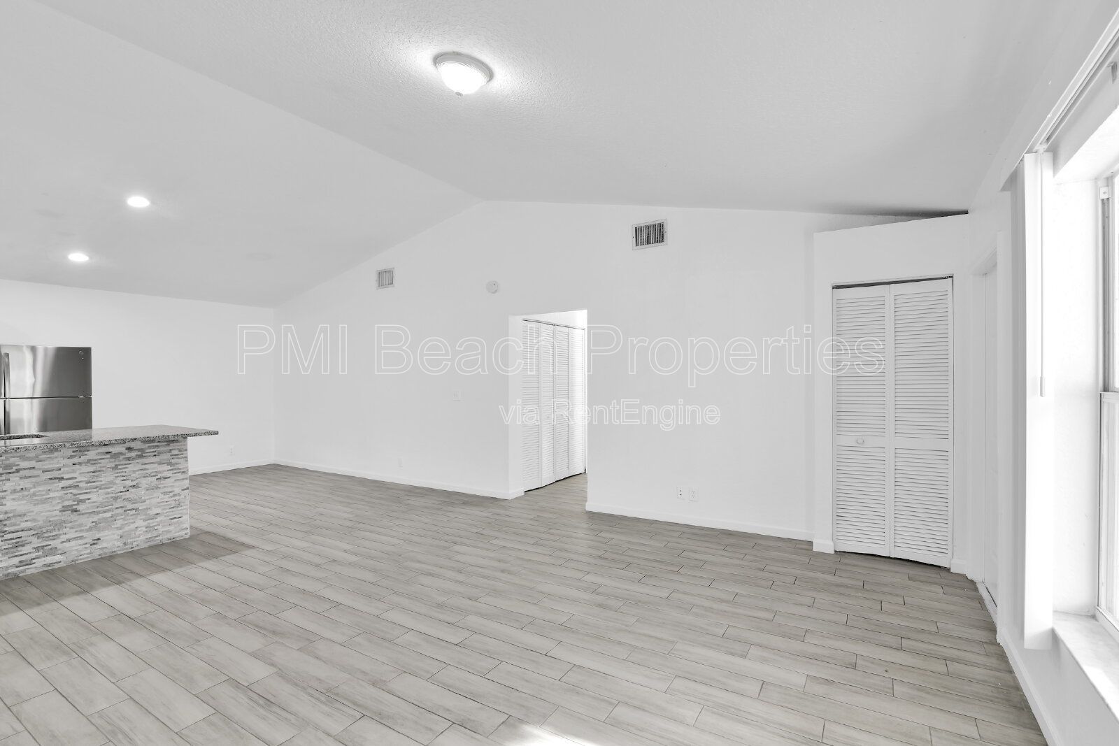 Spacious 4 Bedroom Townhouse in Wellington! property image