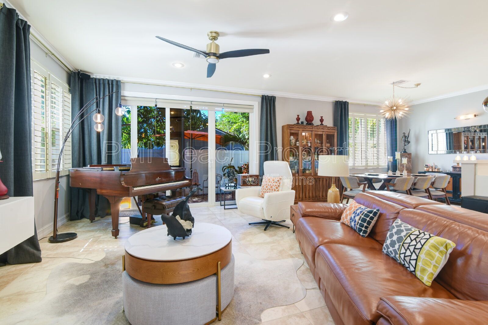 Beautifully updated & spacious Townhouse property image