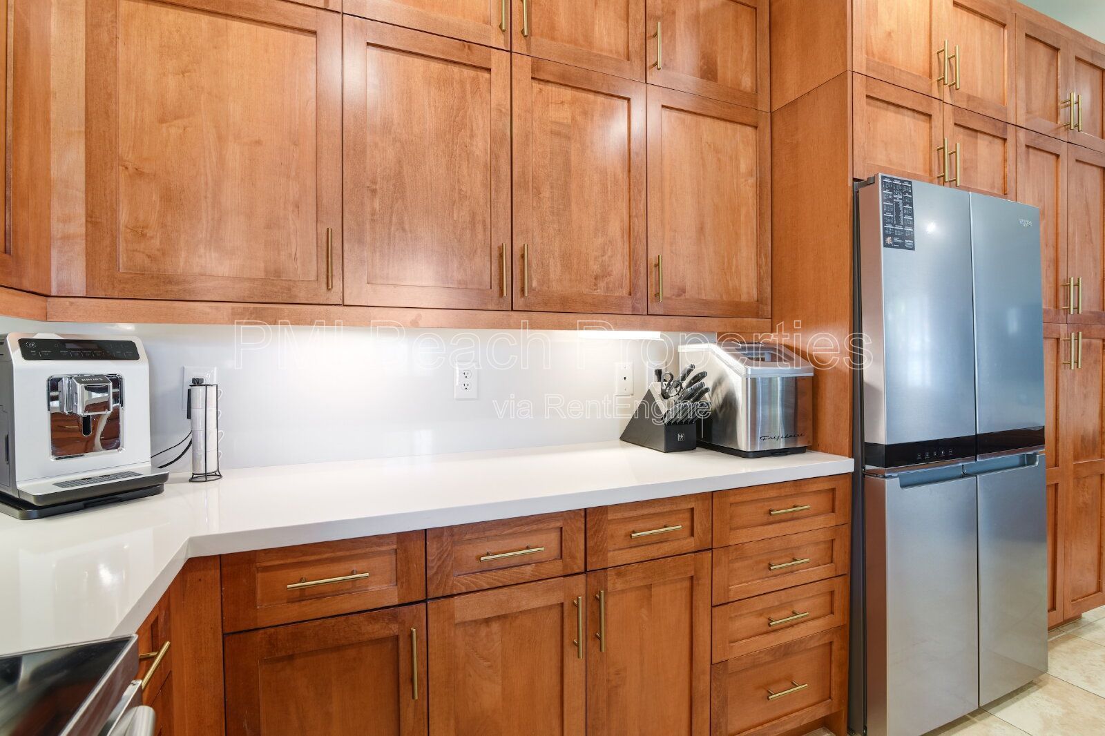 Beautifully updated & spacious Townhouse property image