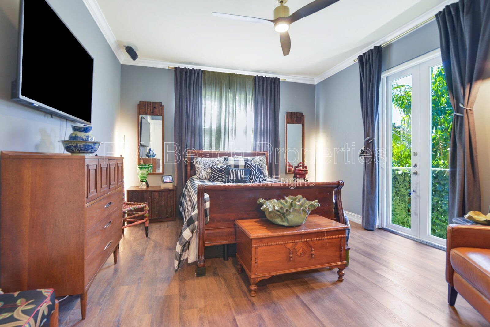 Beautifully updated & spacious Townhouse property image