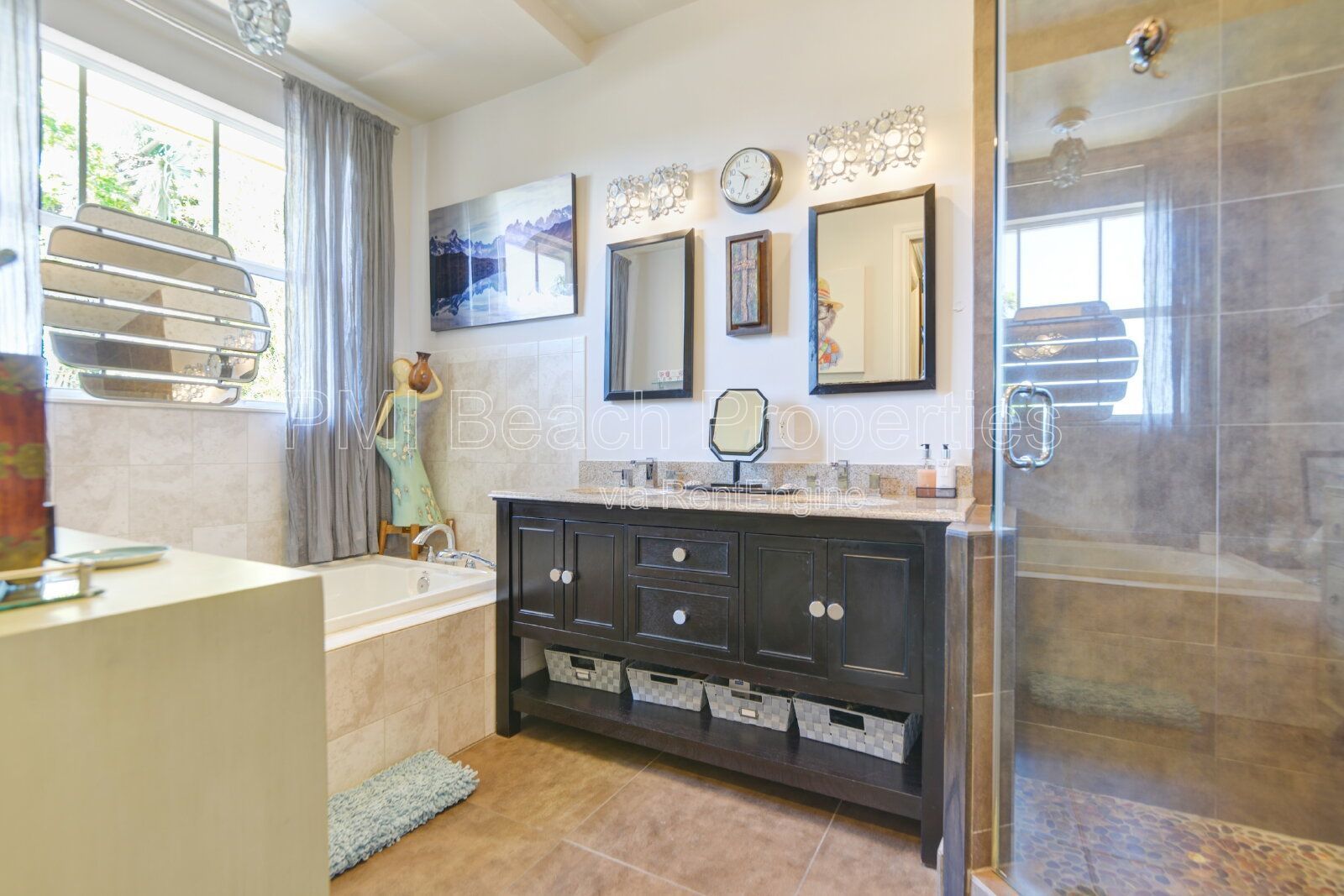 Beautifully updated & spacious Townhouse property image