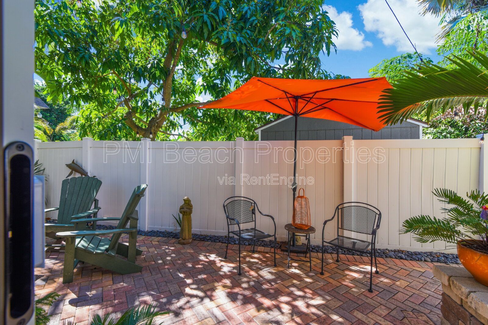 Beautifully updated & spacious Townhouse property image