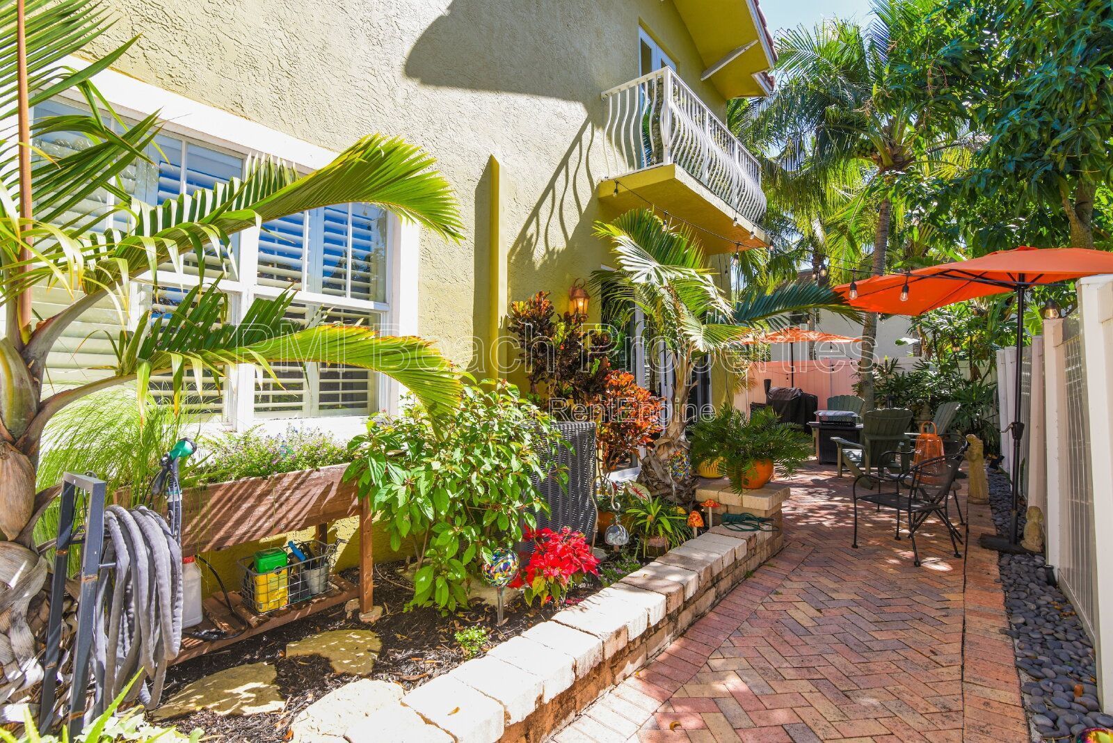 Beautifully updated & spacious Townhouse property image