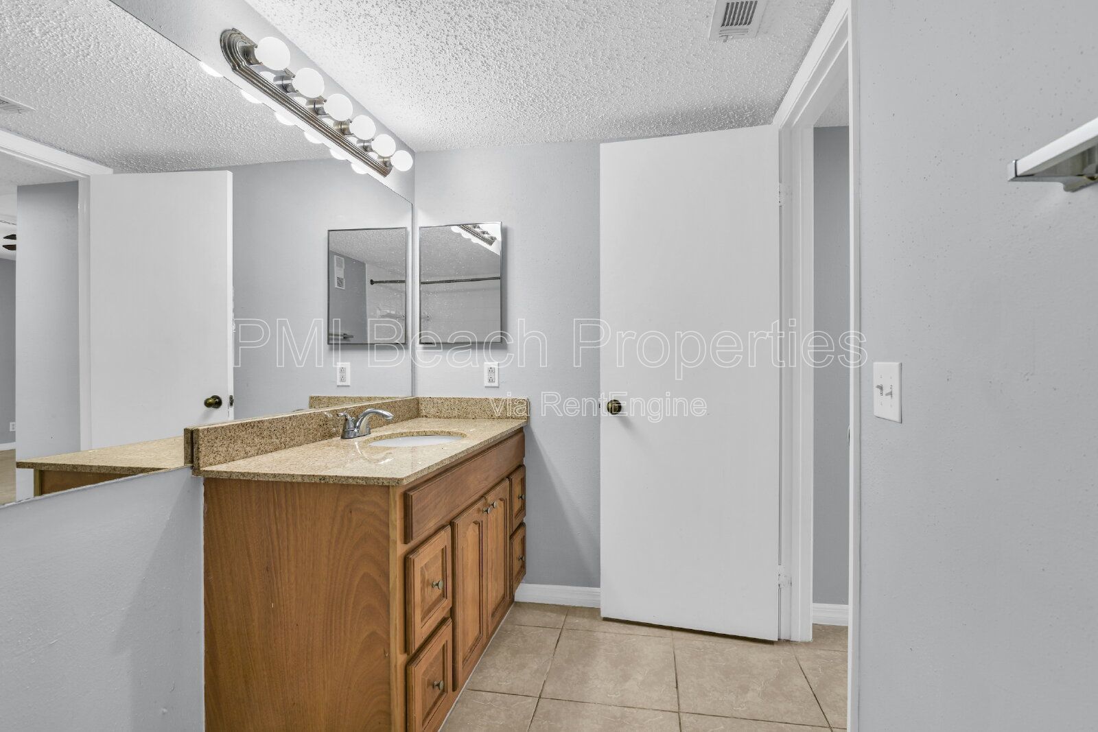 Spacious 2 Bedroom with Split Floorplan property image