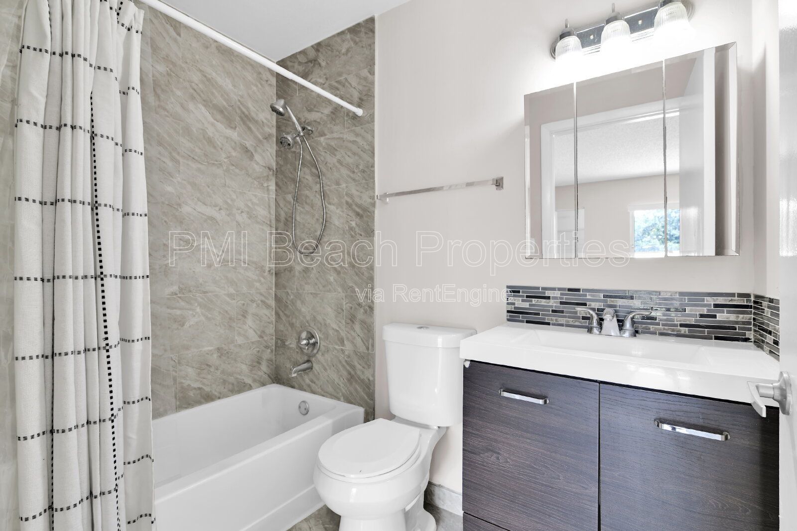 Spacious and refreshed 2 Bed/2 Bath condo property image