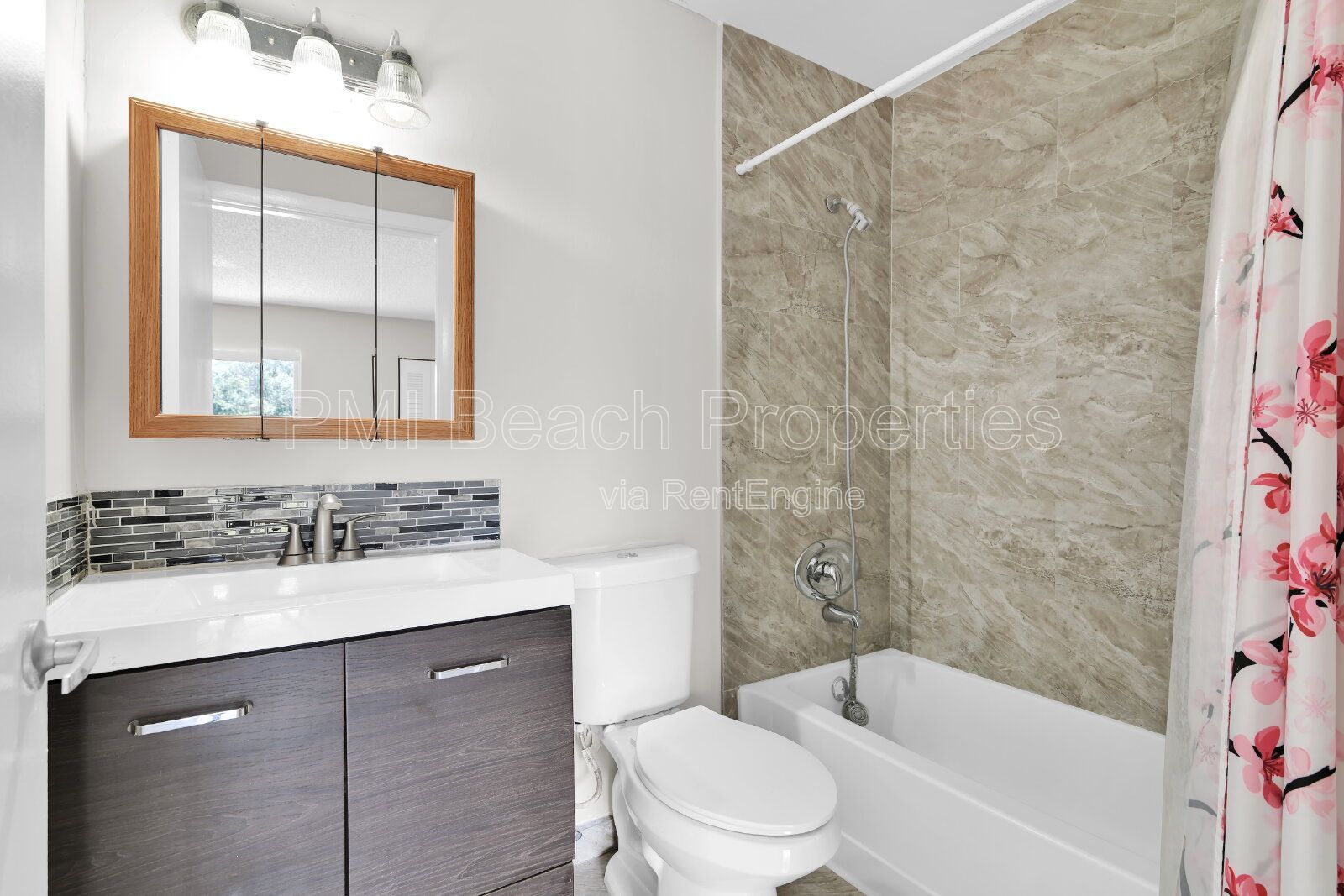 Spacious and refreshed 2 Bed/2 Bath condo property image