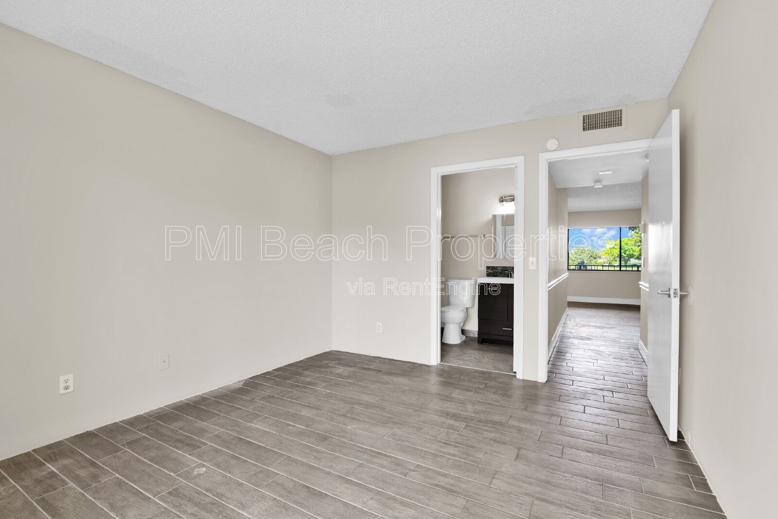 Spacious and refreshed 2 Bed/2 Bath condo property image
