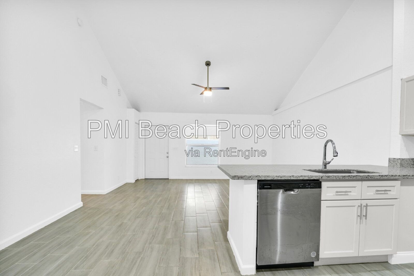 Large 4 Bedroom Townhouse in Wellington! property image