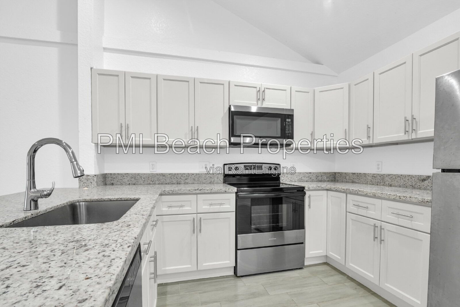 Large 4 Bedroom Townhouse in Wellington! property image