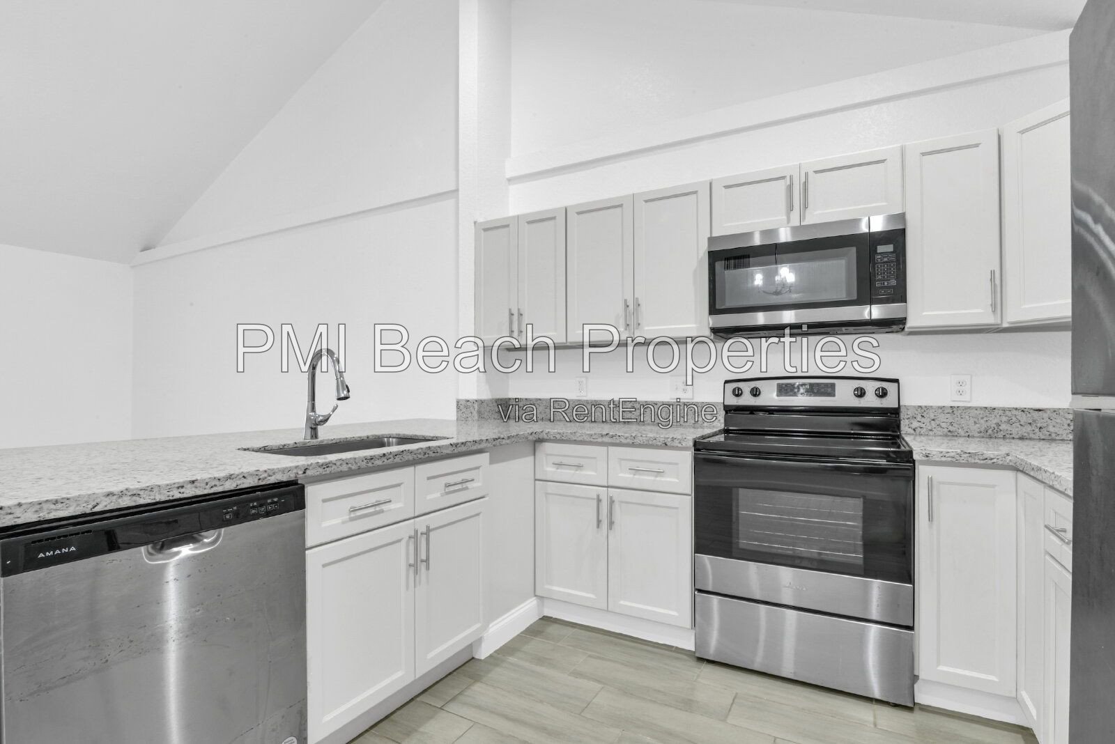 Large 4 Bedroom Townhouse in Wellington! property image
