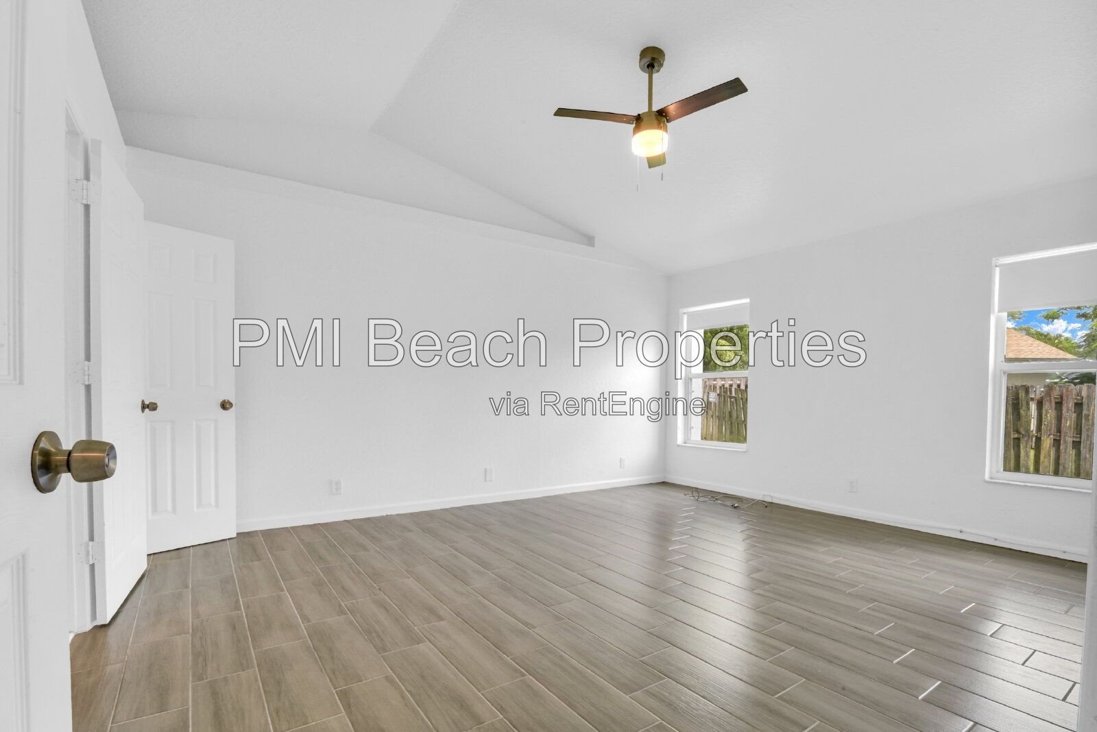 Large 4 Bedroom Townhouse in Wellington! property image